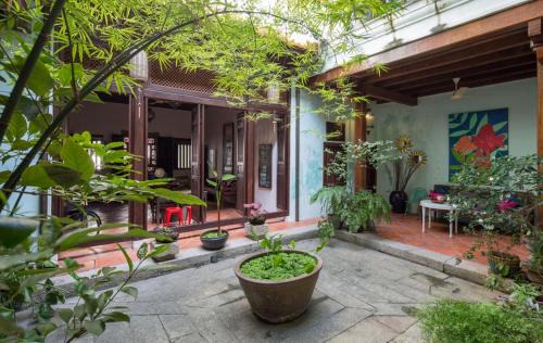 Historic George Town Hotel | East Indies Mansion