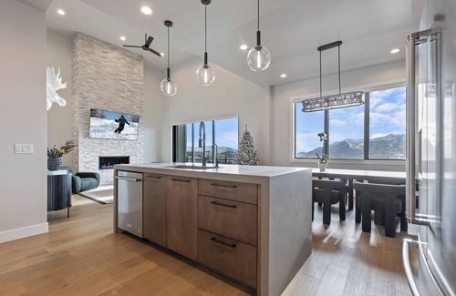 Hideout Apartment | East Klaim Drive Departments