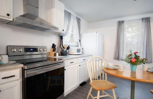 Crestline Heights House | East Lake Update-Close to Dining, 10min to Airport