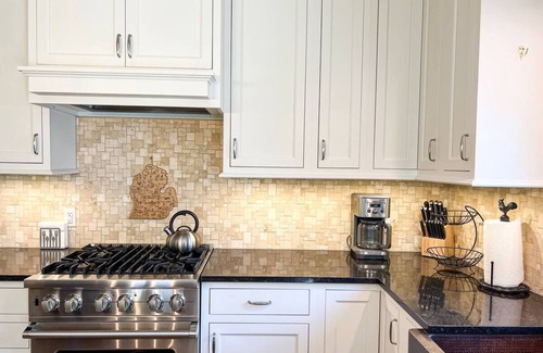 Harbor Springs House | East Main Haven - Renovated lake cottage style home 1 block from the lake!