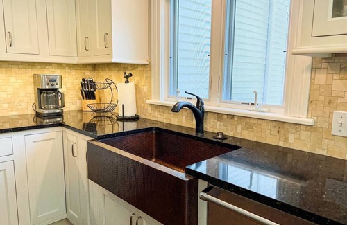 Harbor Springs House | East Main Haven - Renovated lake cottage style home 1 block from the lake!