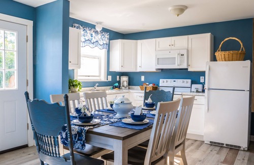Niagara Falls House | East Orchard - One Block From the River