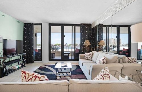 Holiday Isle Apartment | East Pass 208