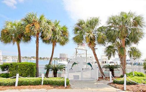 Holiday Isle Apartment | East Pass 208
