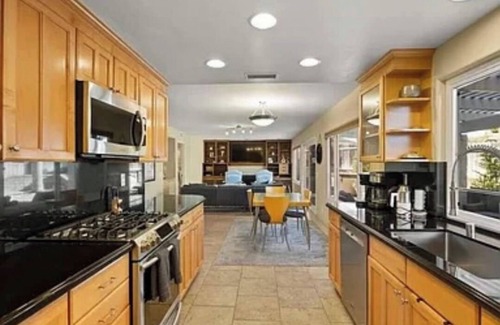 Ventura House | East Ventura Oasis