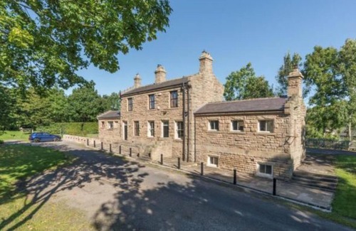 Lanchester House | Eastbound - Cosy, Quiet, Sumptuous