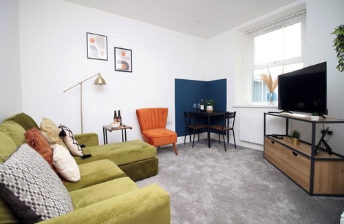 Newport Apartment | Eastern Way by Tŷ SA, 1BR Apartment in Newport