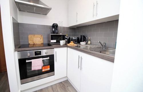 Newport Apartment | Eastern Way by Tŷ SA, 1BR Apartment in Newport