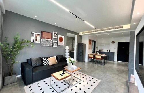 Huangpu Apartment | Easternhub- The Bund Haiqi Garden is close to Xintiandi and the Bund Riverside