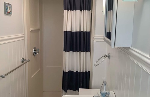 Easton's Point Cottage | Easton's Point Beach House, Close To Newport And Beaches