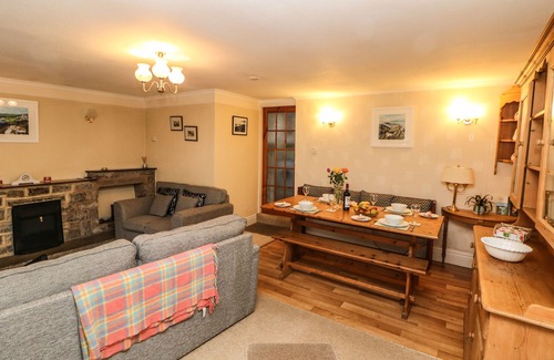 Castleton Cottage | EASTRY COTTAGE, family friendly in Castleton, Peak District