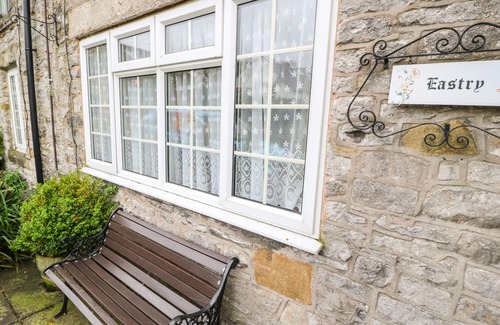 Castleton Cottage | EASTRY COTTAGE, family friendly in Castleton, Peak District