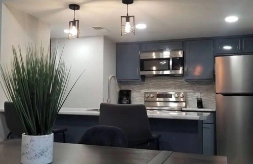 Biggs Field Condo | Eastside 3 bed 2 bath, King en suite & fast Wifi