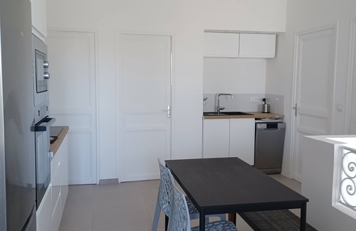 Toulon Apartment | EastToulon 1rst independent floor of a villa, 3 rooms 70 m², balconies, terrace