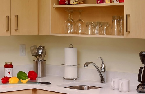 Middleburg Heights Hotel | Easy Access to Cleveland Hopkins In'tl Airport! Unit w/Kitchen, Free Parking