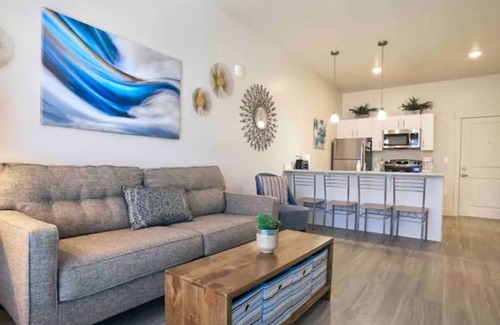 Salt Lake City Apartment | Easy access to Downtown * FREE PARKING * One Queen bed