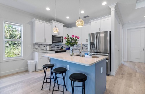 North Port House | "Easy Escape" to Mineral Spring Florida 3 bedroom 2 bath sleeps 8 people