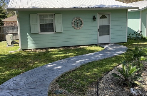 Biloxi Cottage | Easy walk to downtown restaurants and half a mile to the beach!