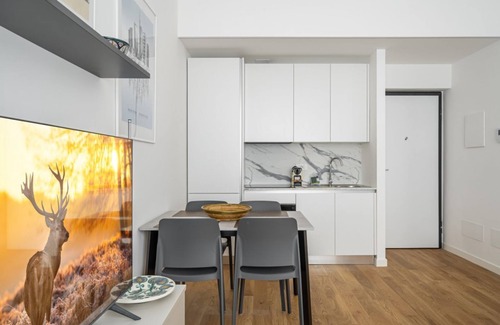 Tricolore Apartment | Easylife - Modern haven few steps from Duomo