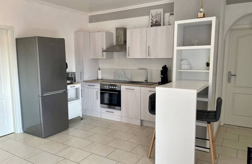 Bad Oeynhausen Apartment | EasyStay#4 Home Cinema apartment near the clinic with balcony, box-spring bed & Netflix