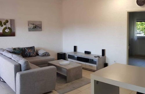 Bad Oeynhausen Apartment | EasyStay#4 Home Cinema apartment near the clinic with balcony, box-spring bed & Netflix