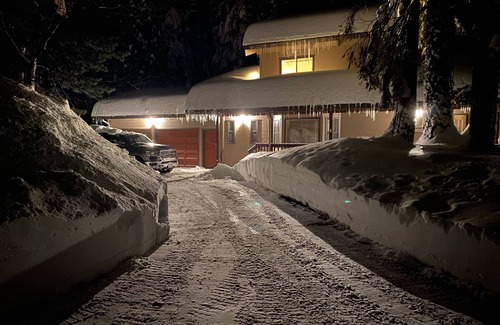 Dorrington Cabin | Ebbetts Pass Getaway - Awesome Easy Access Large Mountain Cabin
