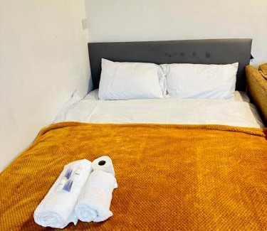 Eltham West House | Ebehi Inn