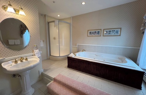 Ludlow Bed & Breakfast | Echo Lake Inn