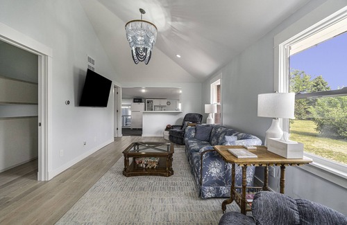 Frankfort Cottage | Echo's Cove- Downtown Cottage- 1 Mile from Lake Michigan