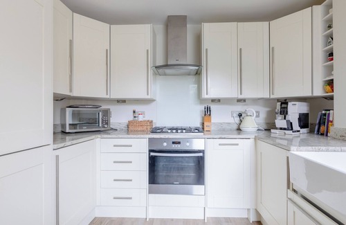 Wandsworth Apartment | Eclectic 3BD Escape with Roof Terrace, Wandsworth
