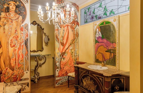 Omonia Apartment | Eclectic 4-Bed, 4-Bath Apt in Central Athens - AK1