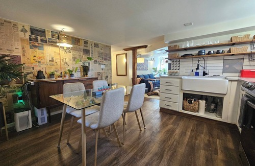 Auburn House | Eclectic Artist Flat: Great midpoint between Seattle, Tacoma, and National Parks