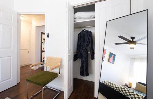 Uptown Apartment | Eclectic Chic 2 Bed-Quiet-Fast WIFI