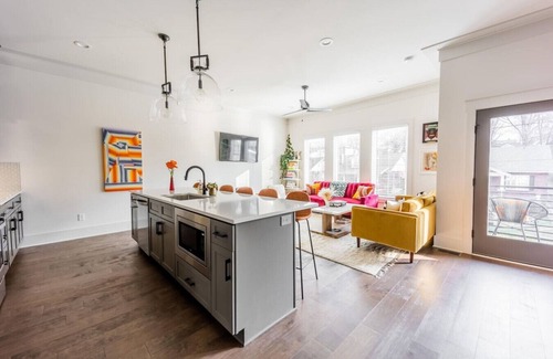 Eastwood Apartment | Eclectic E Nash Townhome Close to Broadway!