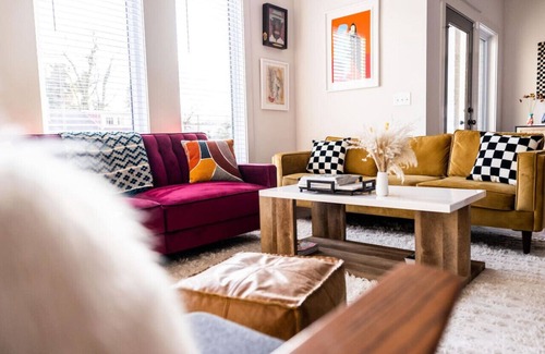 Eastwood Apartment | Eclectic E Nash Townhome Close to Broadway!