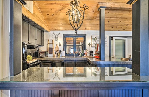 Eureka Springs Historic District Cottage | Eclectic 'Osage Cottage' in Historic District