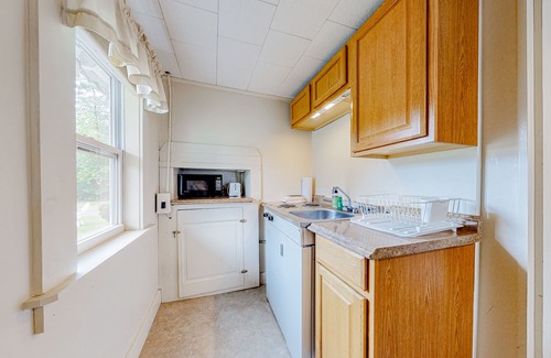 Lincoln Cabin | Eclectic Studio Cabin w/Kitchenette, Free WiFi, Riverfront Location & More