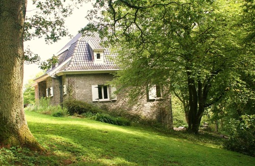 Falaen House | Eco Hilltop Home in Falaën