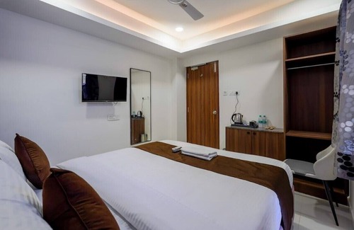 Thousand Lights Hotel | Eco Stay Mount Road