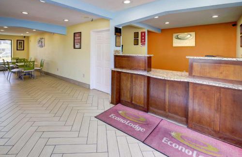 Norfolk - Virginia Beach Cabin | Econo Lodge at Military Circle