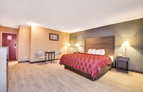 Temple Crest Hotel | Econo Lodge Busch Gardens