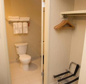 Taber Cabin | Econo Lodge