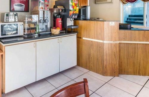 Central Colorado Springs Cabin | Econo Lodge Colorado Springs Downtown
