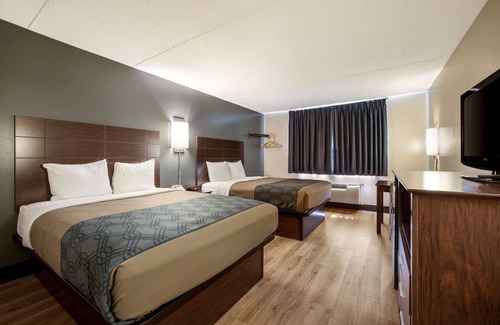 Corfu Hotel | Econo Lodge Darien Lakes