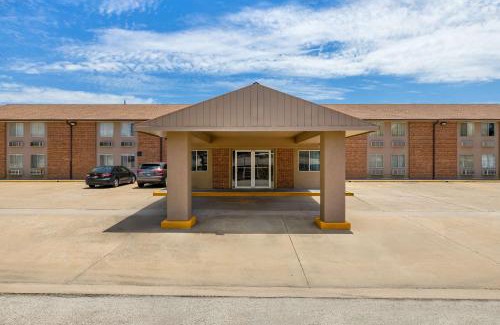 Emporia Cabin | Econo Lodge Emporia