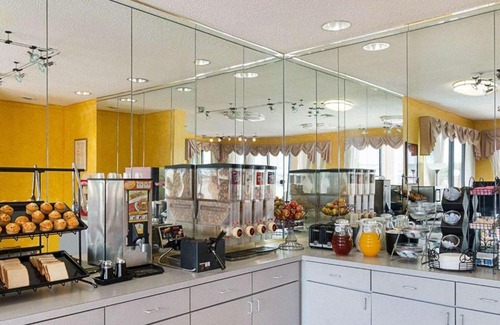 Hillsboro Cabin | Econo Lodge Hillsboro I-35