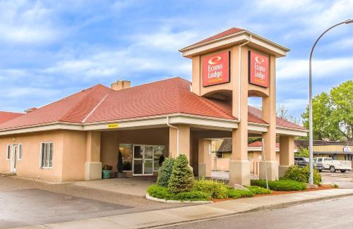 South Lethbridge Hotel | Econo Lodge Inn & Suites
