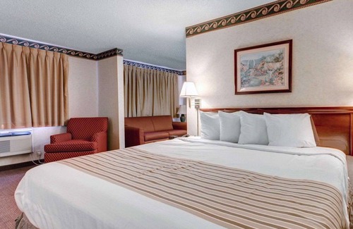El Paso Hotel | Econo Lodge Inn & Suites El Paso West
