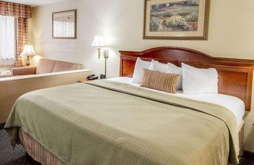 Eagle Pass Hotel | Econo Lodge Inn & Suites