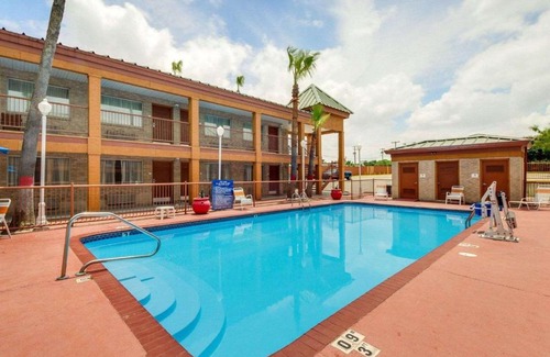 Eagle Pass Hotel | Econo Lodge Inn & Suites